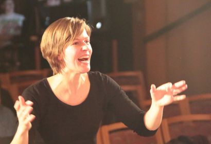 Dörte Wehner während einer Probe mit den Eliza-Singers. Foto: Uwe Winarsky