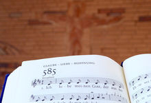 Was wird eigentlich im Gottesdienst gesungen? Ein besonderer Gottesdienst in Resse hilft weiter. Foto: Dieter Rodekohr