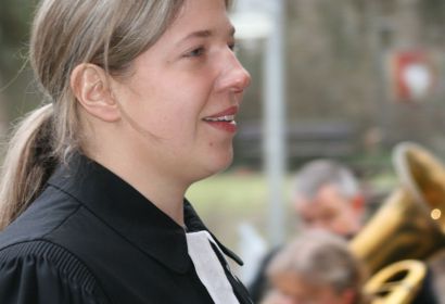 Vor drei Jahren wurde Debora Knoblauch in Brelingen ordiniert; jetzt fand ihre Amtseinführung am selben Ort statt. Quelle: Bernstorf