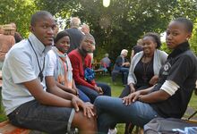 Oatshela (vorne links) und andere Mitglieder der Jugenddelegation, die im Sommer im Kirchenkreis zu Gast war. Foto: Andrea Hesse