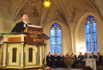 Ein herzliches Willkommen bereitete die St.-Petri-Gemeinde ihrem Pastor Jens Blume, der Maria in den Mittelpunkt seiner Predigt stellte. Foto: Andrea Hesse