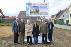 Superintendent Martin Bergau, Pastor Karl Ludwig Schmidt, Christiane Höppner-Groth, Annemarie Henning, Reinhard Brendel und Pastor Claus Venz. (Bild: A. Hesse)