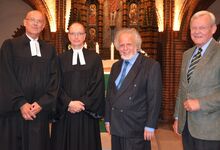 Abschied und Begrüßung (von links): Superintendent Holger Grünjes, Pastor Karl-Martin Harms, Pastor Paul-Martin Gundert und der KKT-Vorsitzende Friedrich Engeling. Foto: Andrea Hesse