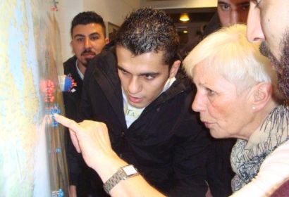 Bunte Stecknadeln markierten die Heimatorte der Gäste. Foto: B. Reller