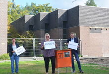 Große Freude über die Förderung durch die Aktion Mensch (von links): Anke Kappler, Jeanette Osten und Sebastian Müller auf der Baustelle des neuen Gemeindezentrums. Foto: Andrea Hesse