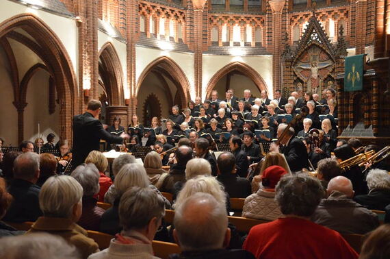In monatelangen Proben hatten sich Kantorei und Projektchor unter der Leitung von Arne Hallmann auf das Konzert vorbereitet. Foto: Andrea Hesse