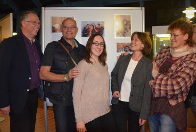 Gemeinsam haben sie das Fotoprojekt umgesetzt (von links): Diakoniepastor Harald Gerke, Fotograf Klaus-Peter Klotz, Anne-Marei Stamme vom Diakonieverband, Lilian Breuch von der Pestalozzi-Stiftung und Sozialarbeiterin Angela Carld. Foto: Hesse