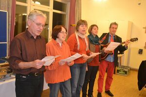 Ein Lied für die Ehrenamtlichen (von links): Claus Venz, Dorothee Renner-Venz, Beate Harms, Beate Granobs und Holger Kiesé.Foto: O. Krebs