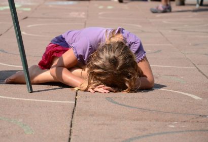 Bei Kindern beliebt: der Machtkampf auf offener Straße. Foto: Denise Perrier, pixabay.com