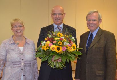 Sie freuen sich auf die Zusammenarbeit: die stellvertretende Superintendentin Birgit Birth, Pastor Hogler Grünjes und Friedrich Engeling, Vorsitzender des Kirchenkreistages. Foto: A. Hesse
