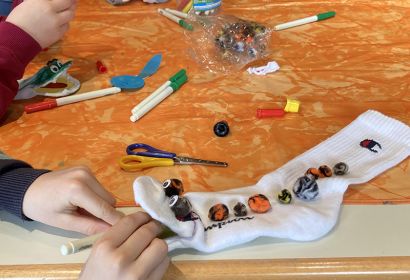 Ein Highlight: die selbstgebastelten Sorgensocken.  Foto: Rebecca Wülbern