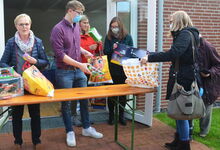 Anke Cohrs (von links) gab gemeinsam mit Josua Masser, Kathrin Ohm und Jana Schmalfuß die Preise an Gewinnerinnen und Gewinner aus. Foto: Andrea Hesse