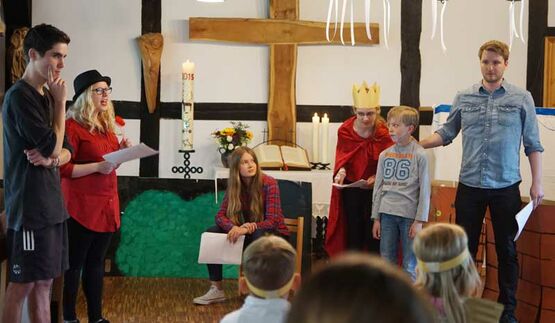 Einen Tag lang wurde intensiv für die Aufführung im Gottesdienst geprobt. Foto: Matthias Bode