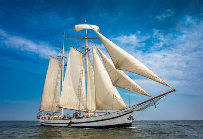 Die Vliegende Hollander ist ein klassischer Frachtsegler, umgebaut zum Passagierschiff. Foto: Frisian Sailing Company