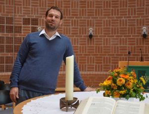 Pastor Marc Gommlich in der Elia-Kirche. Foto: Andrea Hesse