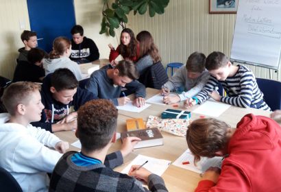 Kreative Kleingruppenarbeit während des regionalen Konfitages in Altwarmbüchen. Foto: Sebastian Müller