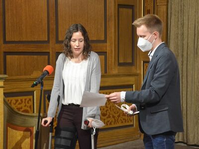 An gemeinsame Erlebnisse erinnerten Nora Schneider und Ole Mewes vom Kirchenkreisjugendkonvent. Foto: Andrea Hesse