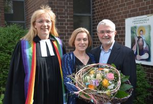 Birgit Birth erinnerte daran, dass die Familie manches Mal hinter der Arche zurückstecken musste – Burkhard Kießling trug das Engagement seiner Frau immer mit. Foto: A. Hesse