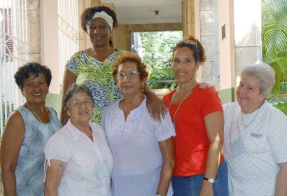 Obwohl der Weltgebetstag bereits seit den 1930er Jahren gefeiert wird, gründeten engagierte Frauen erst 2011 auf Kuba ein eigenständiges Weltgebetstags-Komitee. Das Bild zeigt seine Mitglieder.