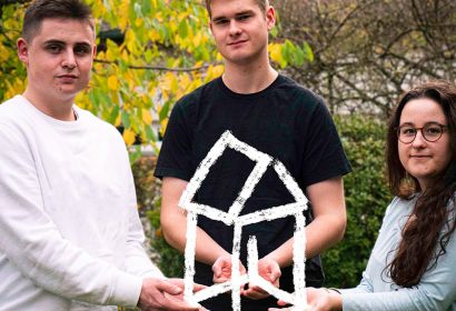 Laura Briem, hier mit Tom Ole Weiner (links) und Bjarne Dockhorn hat das Projekt „People for People“ gemeinsam mit weiteren Jugendlichen auf den Weg gebracht. Foto: Kjell Raschke