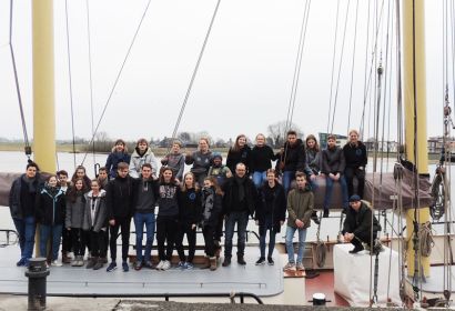 Eine tolle Gemeinschaft: Jugendliche und Betreuer aus Wettmar auf dem Schoner Brandaris.