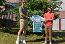 Per Bartels und Josua-Lukas Masser, Schüler der IGS Wedemark, gehören zu den Organisator*innen der Online-Versteigerung.