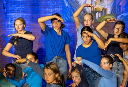 Der Mittelchor St. Martini Brelingen überzeugte sein Publikum in der Elzer Kirche mit Konzentration und Können. Foto: Barth/Weiß