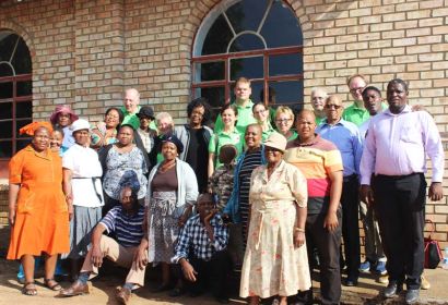 Die Delegation der Erwachsenen mit ihren Gastgeberinnen und Gastgebern