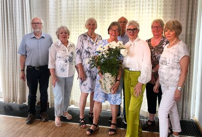 Der bisherige Vorstand verabschiedete Heide Zeilbeck (4. von links) und begrüßte Melanie Woltemath (3. von rechts). Foto: Sabine Krause