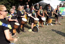 Die Big Beats Brelingen sorgen für rhythmische Klänge bei Dorf- und Gemeindefest.