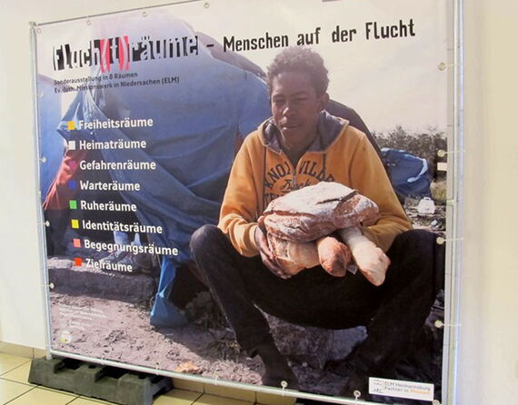 Aufgeglieder in acht Themenräume lädt die Ausstellung zum Perspektivwechsel ein. Foto: ELM