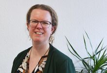 Kirchenkreissozialarbeiterin Jessica Kind berät Menschen im Sozialleistungsbezug bei der Wohnungssuche. Foto: Andrea Hesse