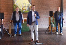 Sie bereiten die Übertragung aus der Elzer Kirche vor (von links): Bernhard Orlowski, Maik Schwarz und Wulf-Steffen Pohle. Foto: Andrea Hesse