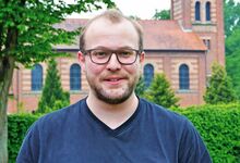Diakon Philipp Lerke wird in Wettmar eingeführt.