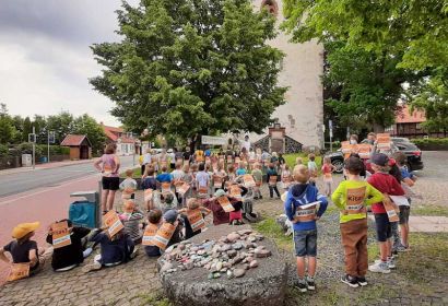 „Kein Herz für Kitas?“ fragten Kinder der Kindertagesstätte St. Marien Isernhagen.