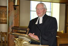 Prof. Dr. Werner Merten predigte auch aus Anlass seines 60-jährigen Ordinationsjubiläums in der Martinskirche. Foto: Christian Frehrking