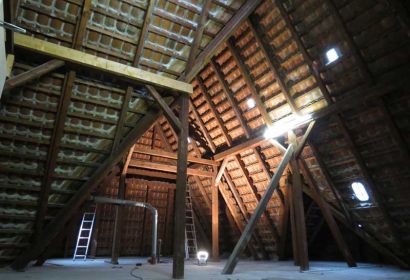 Im Dachgeschoss des Kirchenkreisamtes entstehen neue Büros. Foto: Hähling