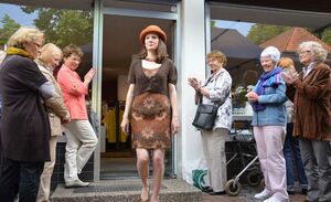 Ein bisschen retro: Viele schöne Stücke wurden bei der ersten edelMut-Modenschau gezeigt. Foto: Andrea Hesse
