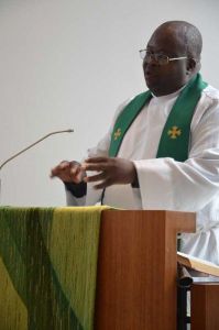 Reverend Gerson Molete predigte in St. Paulus. © Hesse