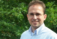 Diplom-Psychologe Bernd Buchholz bietet eine Trauergruppe in der Lebensberatungsstelle in Langenhagen an. Foto: Andrea Hesse
