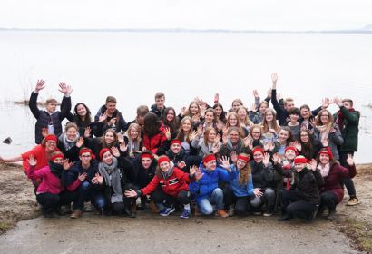 Schöne Kulisse für die JuLeiCa-Ausbildung: die Gruppe aus dem Kirchenkreis Burgwedel-Langenhagen am Steinhuder Meer. Foto: Anne Basedau