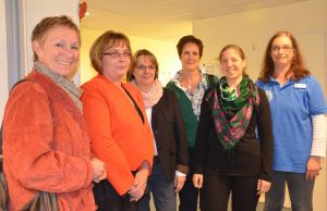 v.l.: Christiane Höppner-Groth, Ortsbürgermeisterin Christiana Böttcher, Konstanze Beckedorf, die Kirchenvorstandsvorsitzende Marion Bernstorf, Pastorin Debora Knoblauch und Silke Kuschel. Foto: A. Hesse