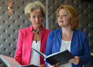 Hanna und Rosa Legatis spüren in ihrer Lesung großen poetischen Reichtum auf.