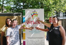 Nina Landers vom Familienzentrum Emma und Paul (von links) freut sich, das Koordinator*innen-Team mit Maren Hartmann (Godshorn), Oliver Langers (Stadt Langenhagen) und Lisa Langhans (Elisabeth) zu vervollständigen. Foto: Sabine Behrens