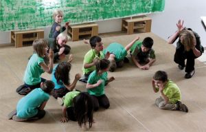 "Singt nun Halleluja!" Biblische Geschichten musizieren und gestalten in evangelischen Kindertagesstätten ist ein religionspädagogisches Projekt des Kirchenkreises Burgwedel-Langenhagen.