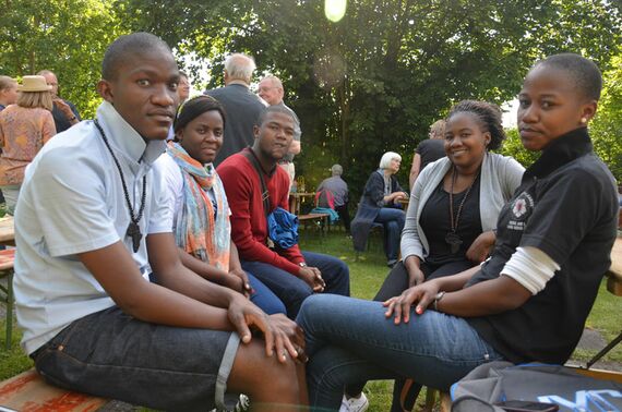 Oatshela (vorne links) und andere Mitglieder der Jugenddelegation, die im Sommer im Kirchenkreis zu Gast war. Foto: Andrea Hesse