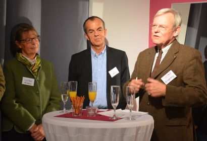 Intensive Vorarbeit war nötig, bevor Heidrun Zeilbeck, Wolfgang Veth und Friedrich Engeling vom Vorstand des Vereins edelMut Burgwedel-Langenhagen die Geschäftseröffnung mit vielen Gästen feiern konnten. Bild: A.Hesse