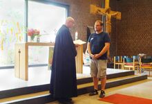 Superintendent Holger Grünjes entpflichtete Martin Höft von seinen Aufgaben in der Christophorus-Gemeinde Altwarmbüchen.