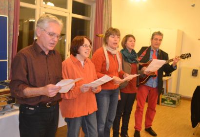 Ein Lied für die Ehrenamtlichen (von links): Claus Venz, Dorothee Renner-Venz, Beate Harms, Beate Granobs und Holger Kiesé.Foto: O. Krebs