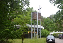 In einem Abendgottesdienst verabschiedet sich die Kirchengemeinde St. Michaelis Bissendorf von der Christophoruskirche als Predigtstätte. Foto: Andrea Hesse